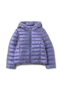 Chaqueta acolchada con capucha de color púrpura claro, con cierre frontal y bolsillos laterales con cremallera, diseñada para climas fríos.