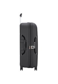 Valigia rigida nera con manico retrattile, chiusura a zip, lucchetto a combinazione integrato e ruote girevoli per una facile mobilità.