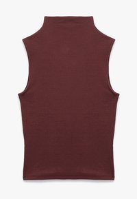 Mouwloze top in donker bordeaux katoenmix, met een hoge halslijn en aansluitend ontwerp. Glad textuur zonder patronen of versieringen.
