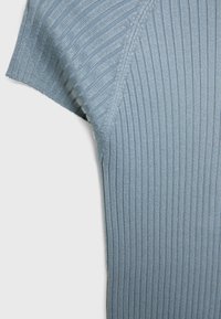 Stradivarius WITH CAP SLEEVES  - Základné tričko - blue