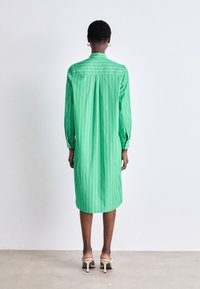 Mads Nørgaard YARPO CRISSY DRESS - Kreklkleita - bright green