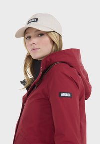 Aigle Krátky kabát - deep red