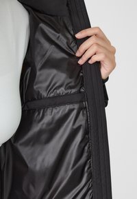 Stradivarius HOODED PUFFER - Zimná bunda - black