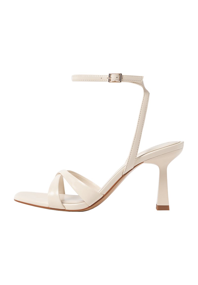 stradivarius white sandals