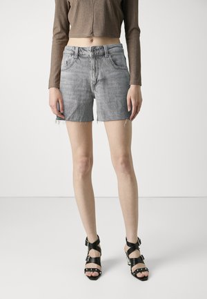 Vero Moda VMTESS CUT OFF - Farkkushortsit - medium grey denim