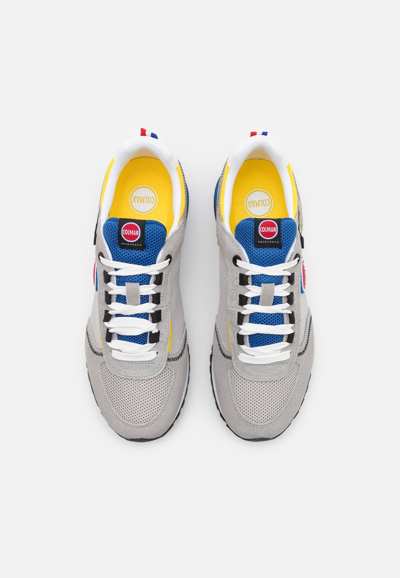 Herren Sneaker low | Colmar Originals TRAVIS SPORT COLORS Sneaker low light grey/royal blue/yellow/hellgrau - WH40982 Herren Sneaker low | Colmar Originals TRAVIS SPORT COLORS Sneaker low light grey/royal blue/yellow/hellgrau - WH40982