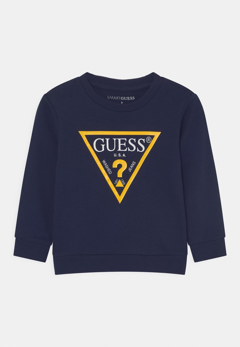 Felpa blu navy con un grande logo triangolare giallo con il testo "GUESS®" e "U.S.A.", polsini e colletto a costine, texture liscia.