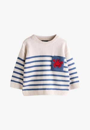 Gestrickter Pullover mit creme- und blau gestreift, langärmlig und einer blauen Brusttasche mit einem roten bestickten Krabbendesign.