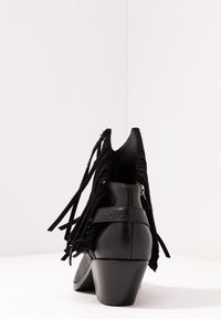 Ash Botines camperos - black