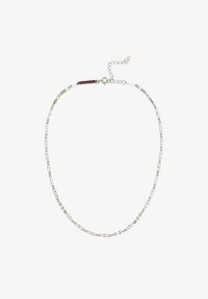 Collier en chaîne argentée avec des maillons ovales et ronds, doté d'un fermoir mousqueton et d'une chaîne ajustable pour la personnalisation de la longueur.