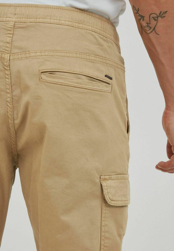 IDGILMAT - Cargo trousers - amber2
