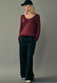 Next REGULAR FIT SLOUCH V-NECK LONG SLEEVE - Langarmshirt - burgundy red