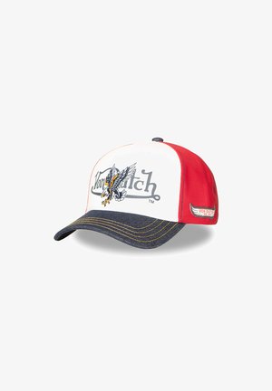 Casquette de baseball avec dos en mesh rouge, panneau avant blanc présentant un graphisme d'aigle et le logo « Von Dutch », et visière incurvée bleu foncé avec coutures jaunes.