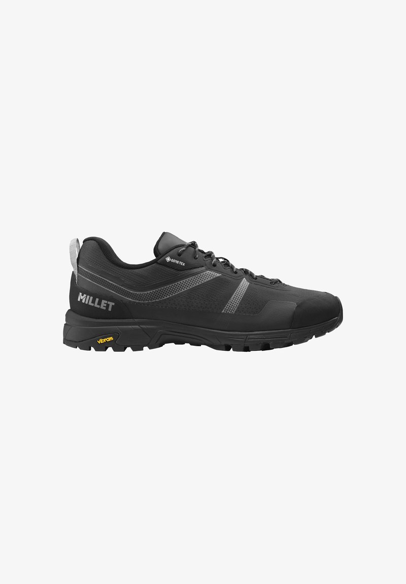 Chaussure de randonnée Millet noire avec tige Gore-Tex, semelle Vibram, fermeture à lacets et accents réfléchissants gris.