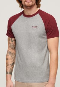 Superdry & Co ESSENTIAL czerwony