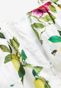 Baker by Ted Baker REGULAR FIT biały
