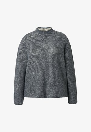 Grauer gestrickter Pullover mit gerippter Textur, hohem Kragen und überschnittenen Schultern. Verfügt über einen kontrastierenden, gestreiften Innenkragen.