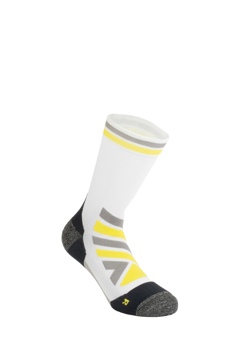 Calzino sportivo bianco con design grafico giallo e grigio; punta e tallone rinforzati di nero; bordo grigio testurizzato; forma ergonomica.