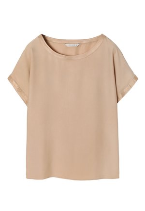 Īsām piedurknēm beidzis tops, kas izgatavots no gludas auduma, ar plašu kakla izgriezumu un salocītām piedurknēm, ar taisnu griezumu un minimālu šuvju skaitu.