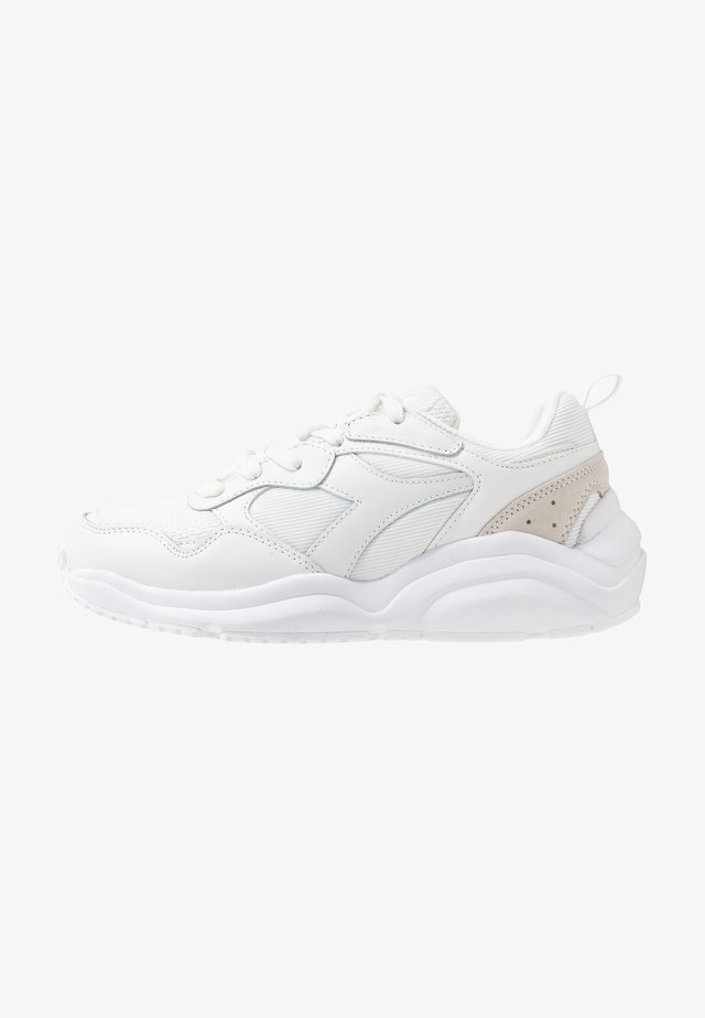 WHIZZ RUN - Sneakers basse - white