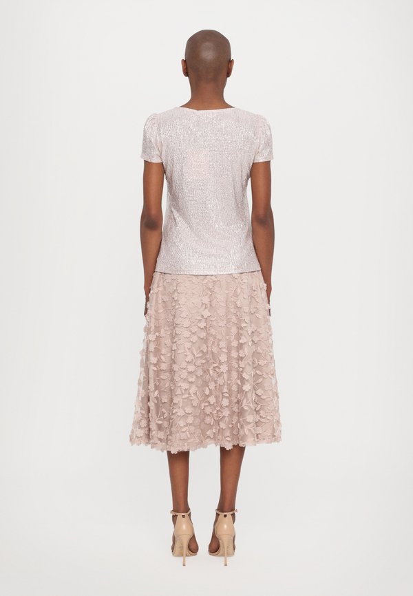 EXCLUSIVE EMILE - Top4