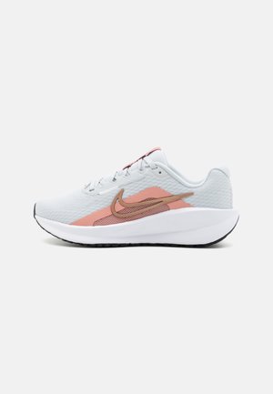 DOWNSHIFTER 13 - Zapatillas running asfalto - white/metallic red bronze/red stardust/black/pure platinum