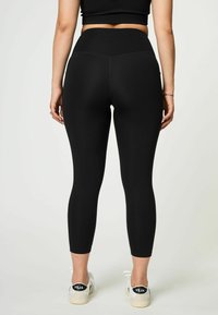 Girlfriend Collective HIGH-RISE 7/8 - Leggingek - black