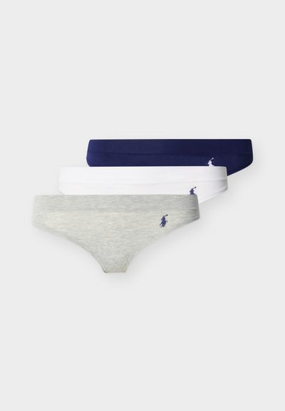 Trois culottes de bikini pour femmes en bleu marine, blanc et gris, chacune avec un petit logo brodé d'un joueur de polo sur le côté gauche avant.