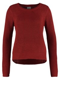 Maglione rosso lavorato a maglia con maniche lunghe, scollo tondo, coste testurizzate e design sfiancato, caratterizzato da un orlo curvo e dettagli del motivo.