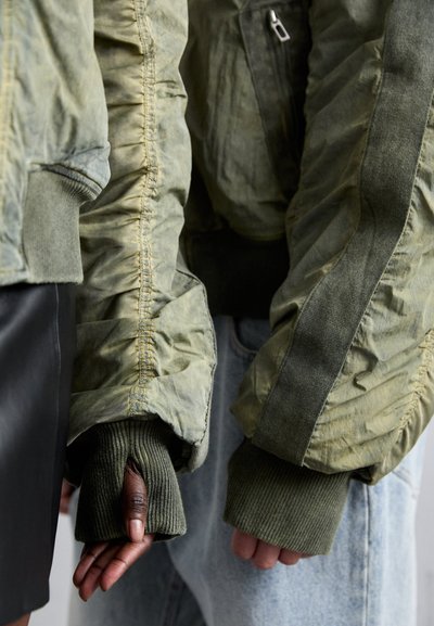 032c CLAY UTILITY JACKET UNISEX - Bomber bunda - washed olive drab