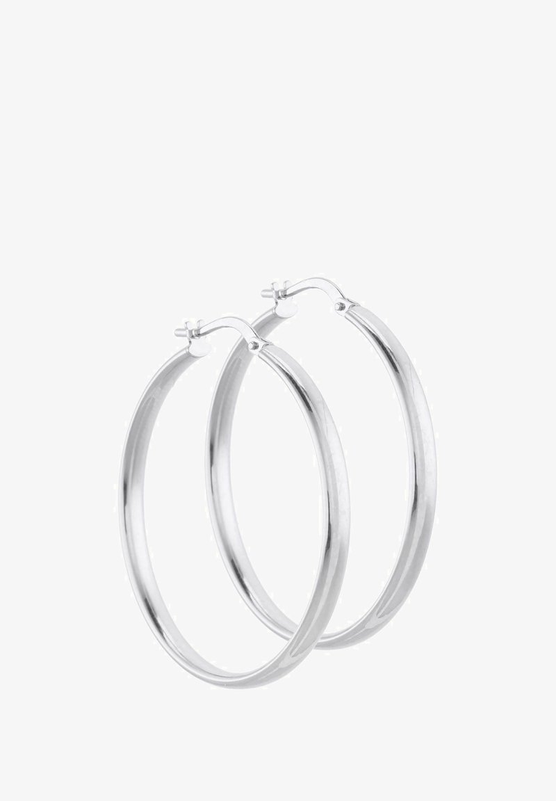 Srebrnasti uhani obroči z gladkim, zaobljenim dizajnom. Imajo preprost zatič in sponko. Lahki in eleganten videz.