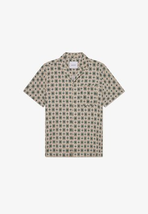 Šviesi trumpųjų rankovių marškiniai su žaliu geometriniu gėlių raštu. Turi stovyklinį apykaklę ir laisvą siluetą. Etiketė matoma prie kaklo.