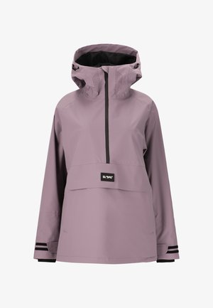 Lys lilla regnjakke med hætte, frontlynlås og sorte accenter. Har sidelister og perforerede detaljer på hætten.