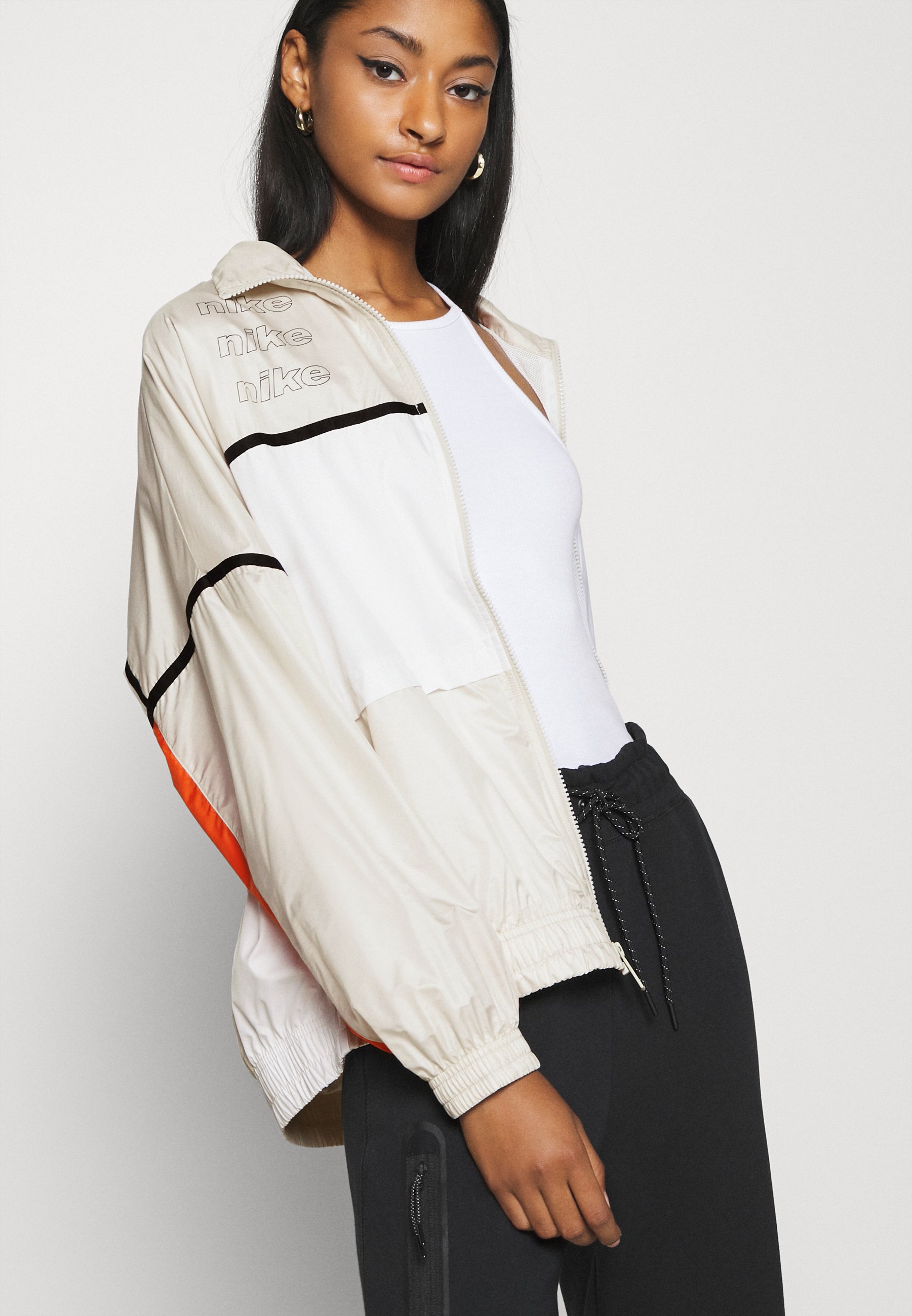 Nike Sportswear ARCHIVE RMX Laufjacke light bonewhite Nike Sportswear ARCHIVE RMX Laufjacke light bonewhite