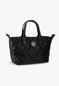 Borse a mano nera in nylon trapuntato con due manici corti, chiusura con zip e un accento circolare del logo sul davanti. Tessuto liscio.