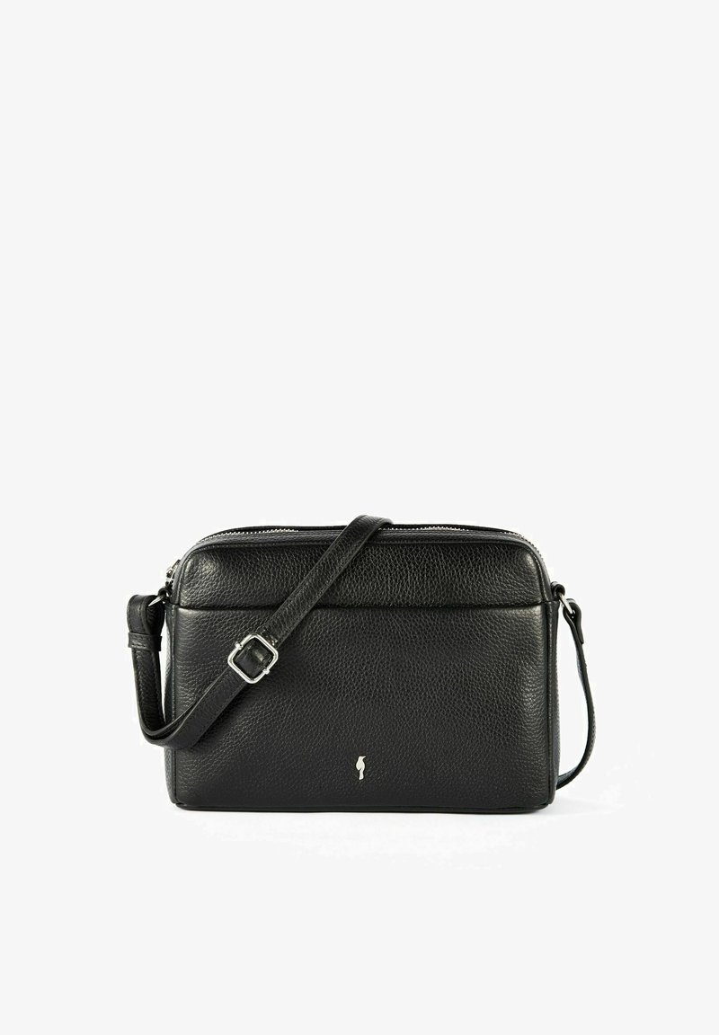 Czarna skórzana torebka na ramię o chropowatej fakturze, z zamkiem błyskawicznym i regulowanym paskiem. Delikatny detal z logo z przodu.