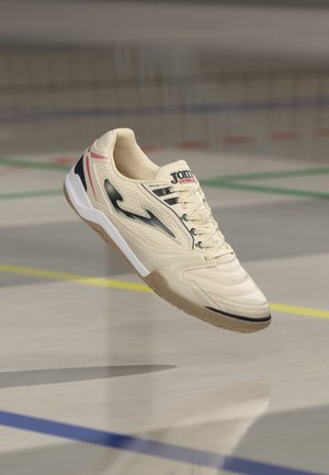 Joma, DRIBLING INDOOR - Футболни обувки за игра на закрито - beige