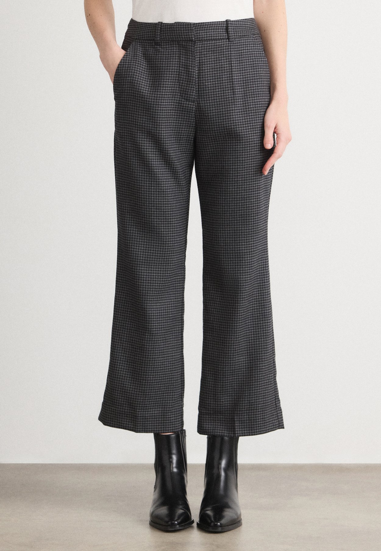 CHECKED CROPPED FLARE SLACK