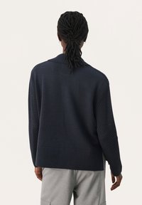 Part Two Sweter