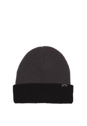 Knitted beanie in dark gray with a wide black cuff. Textured fabric with a small brand tag on the cuff. Circular, soft design suitable for winter wear.