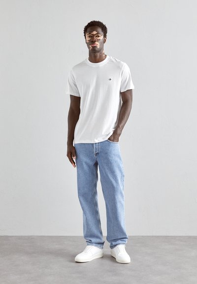 sandro CROSS - Camiseta básica - white