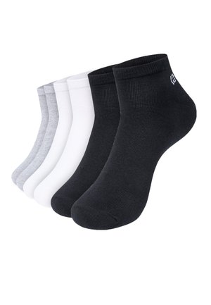 Six paires de chaussettes basses en gris, blanc et noir, disposées côte à côte sur un fond blanc.