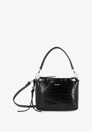 Schwarze Handtasche aus Krokodil-Prägung mit zwei abnehmbaren Trageriemen und silbernem Zubehör, ausgestattet mit einem Reißverschluss und einem Markenlogo auf der Vorderseite.