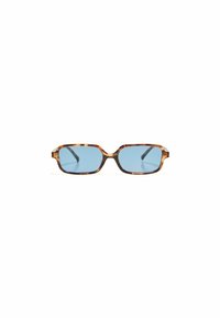 Lunettes de soleil écaille de tortue avec des verres bleus rectangulaires, dotées de branches fines et d'une conception de monture géométrique distinctive.