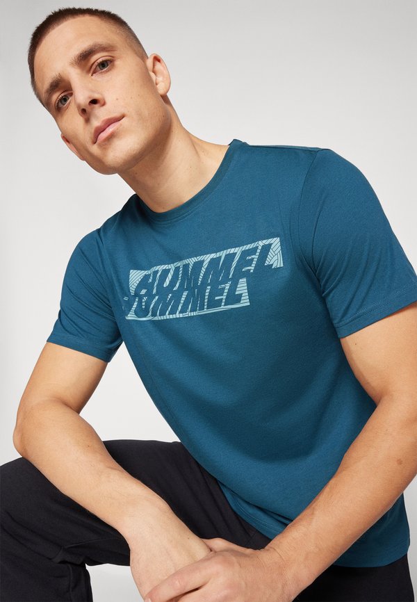 GRAPHIC DISPLACED LOGO TEE - Print T-shirt - reflecting pond3