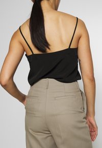 Filippa K Kalhoty - khaki