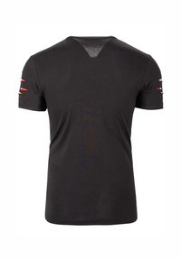 T-shirt nero a maniche corte con scollo a V, caratterizzato da ritagli sfilacciati sulle maniche e una parte posteriore testurizzata. Realizzato in tessuto morbido.