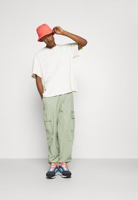 Puma CLASSICS BOXY TEE - T-Shirt print - off-white