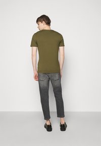 DRYKORN QUENTIN - T-shirt básica - olive