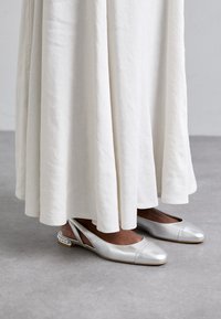 SLINGBACK - Baletkurpes ar atvērtu aizmuguri - silver
